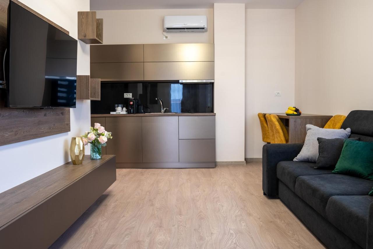 M City Aparthotel Arad Exterior foto