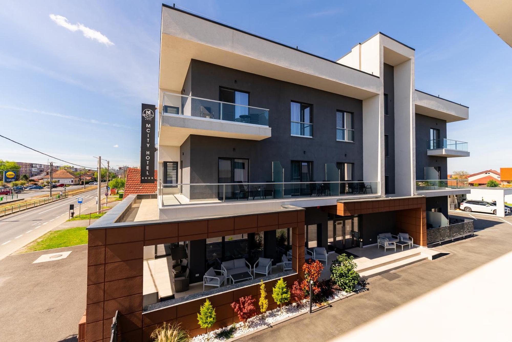 M City Aparthotel Arad Exterior foto