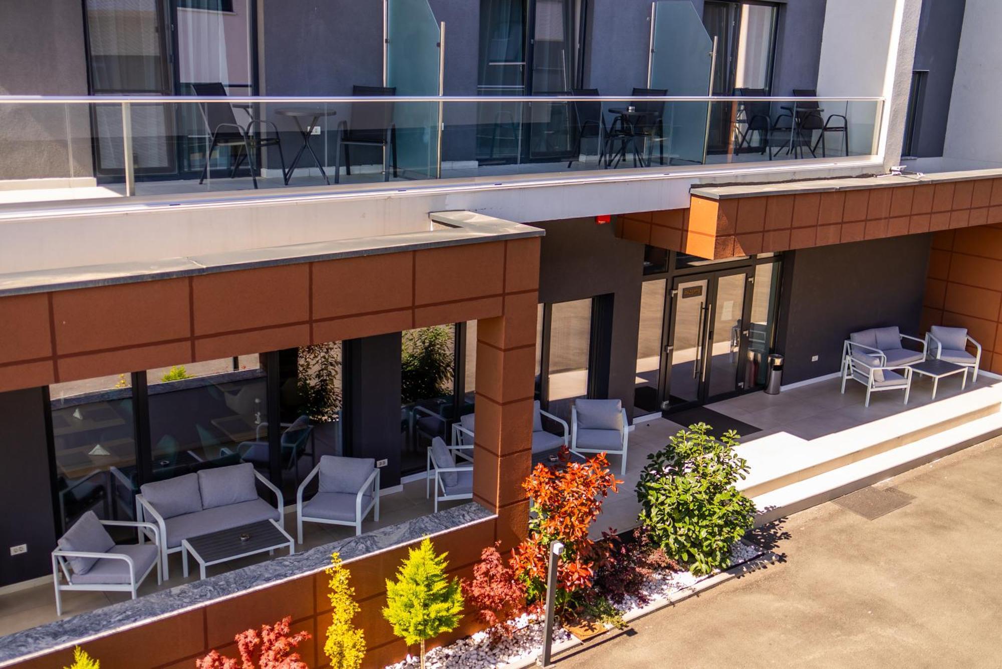 M City Aparthotel Arad Exterior foto