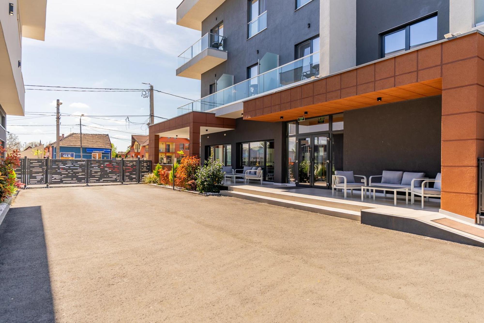 M City Aparthotel Arad Exterior foto