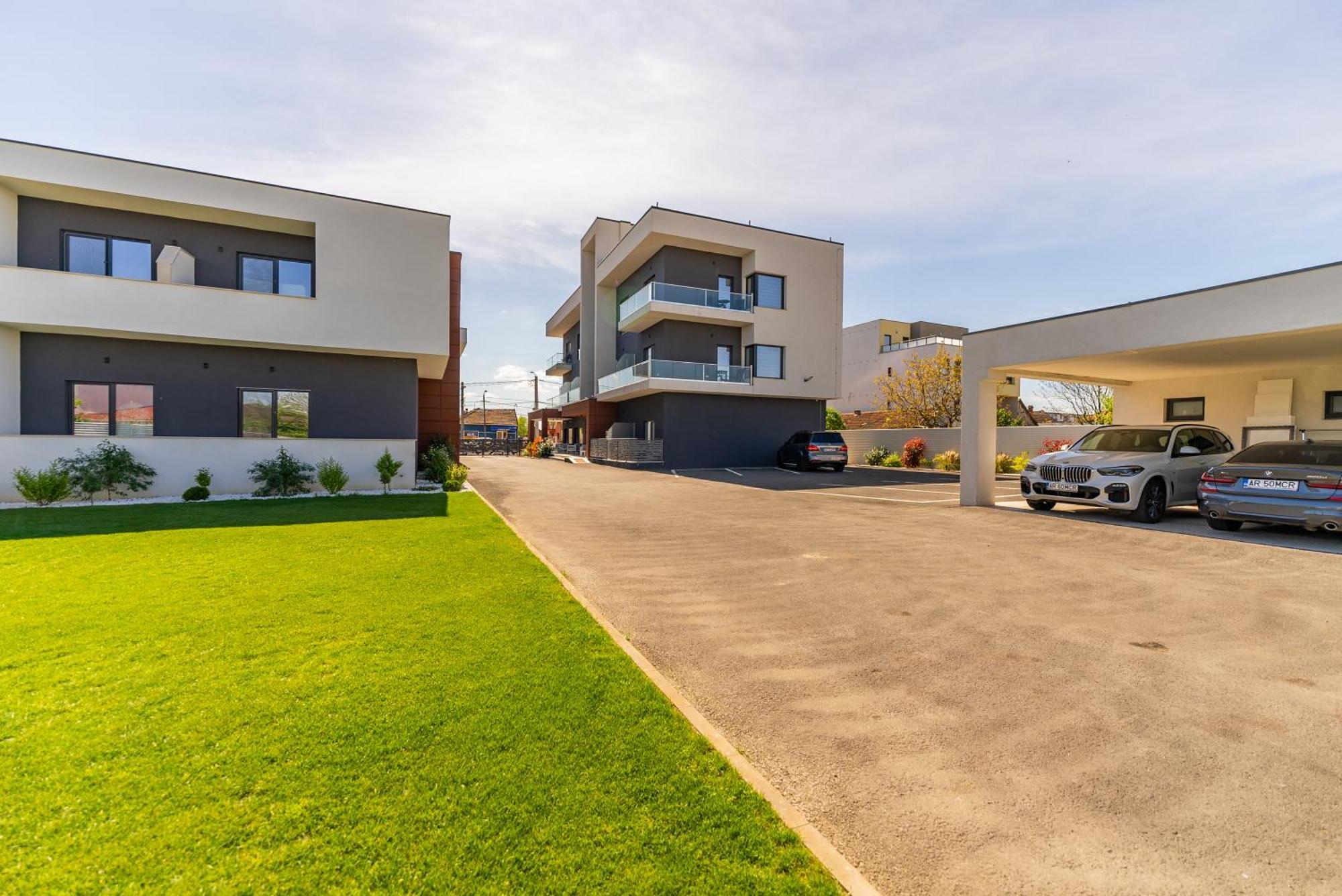 M City Aparthotel Arad Exterior foto