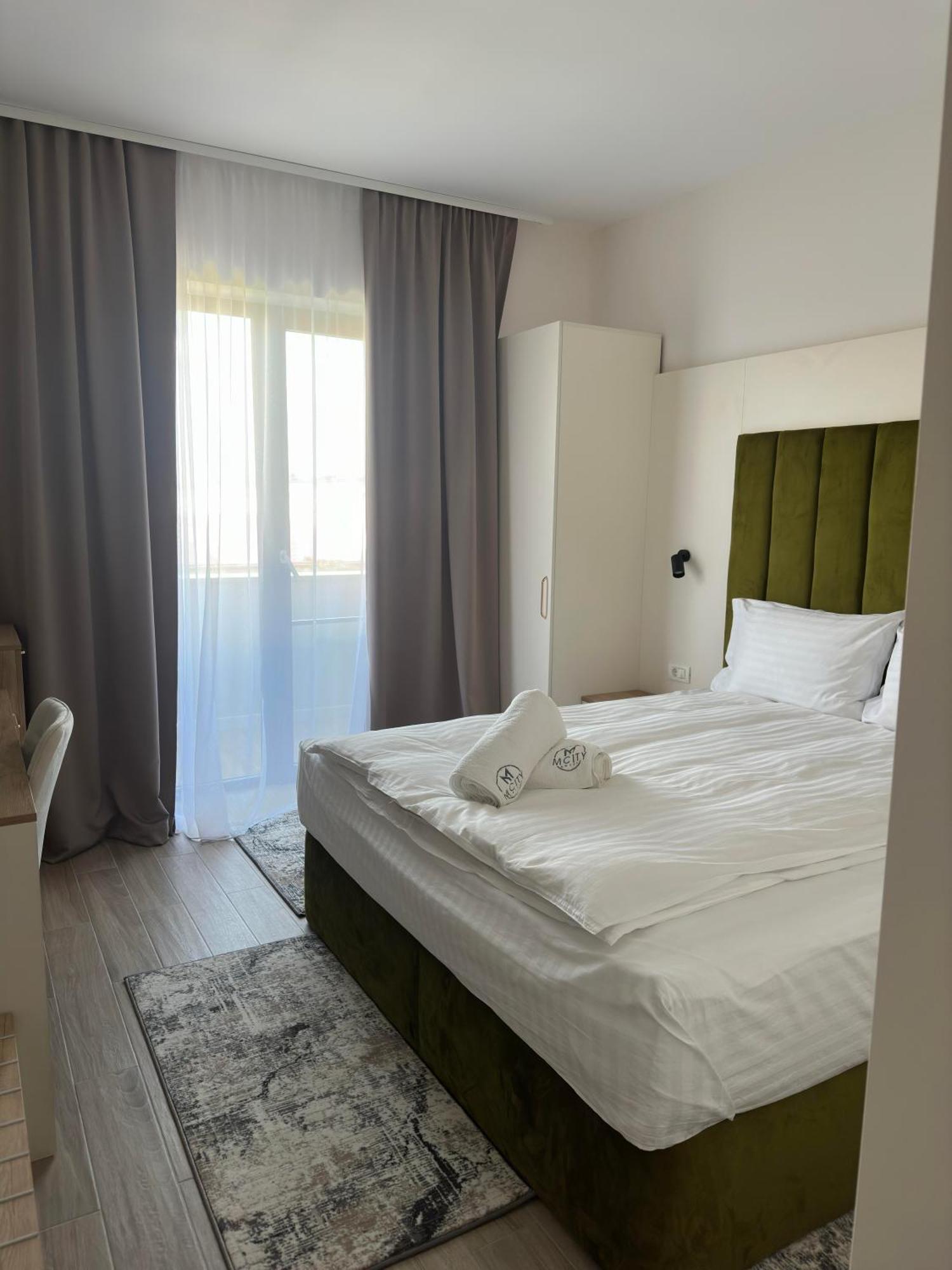 M City Aparthotel Arad Exterior foto