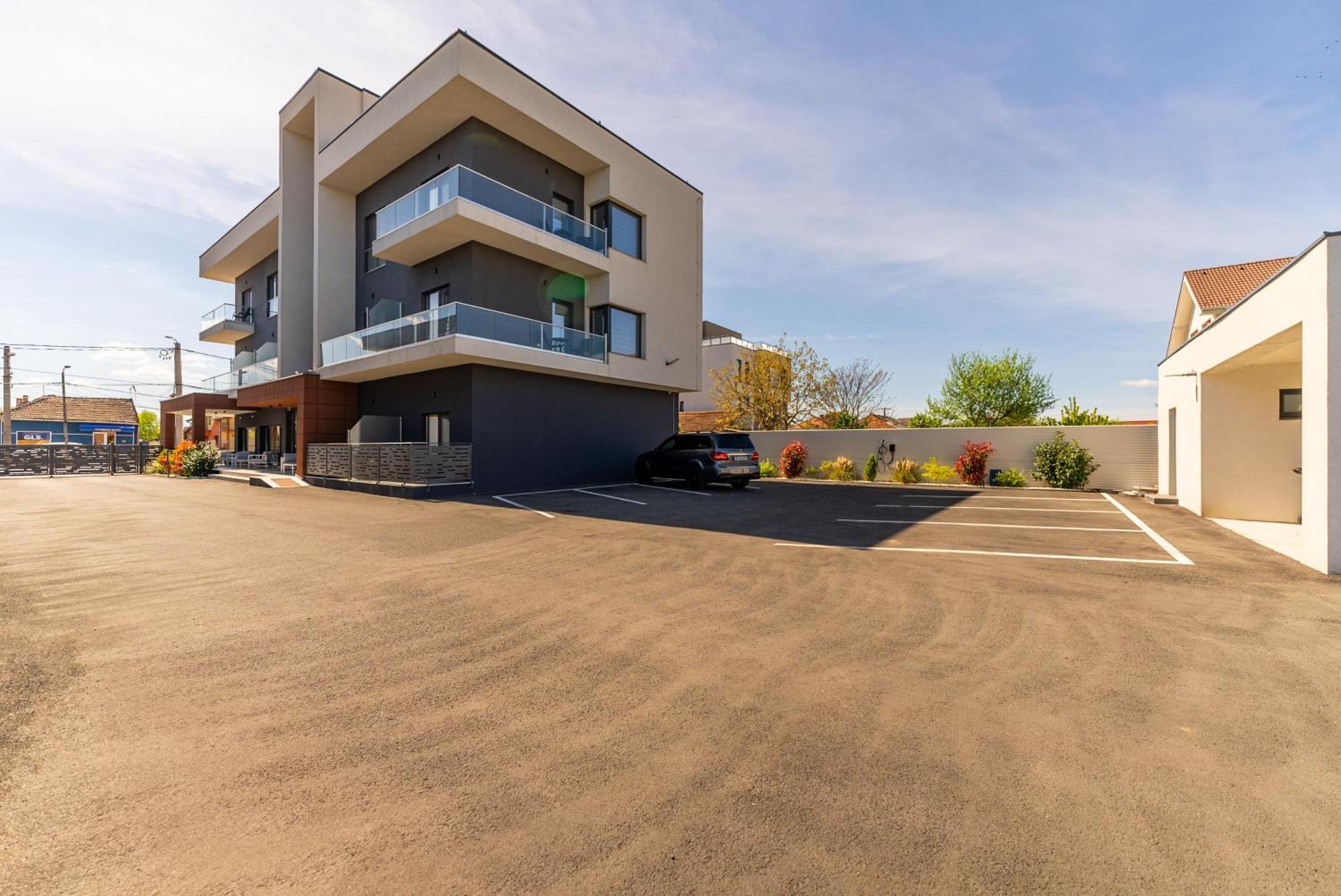 M City Aparthotel Arad Exterior foto